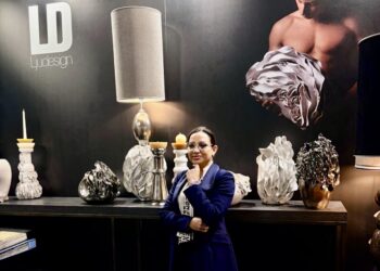 Liava Maqueira Gomez con le sue opere alla Milano Home Fiera