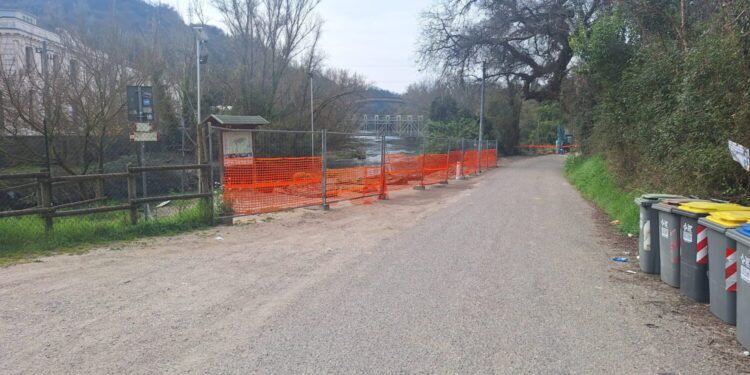 La strada delle mole transennata per la frana