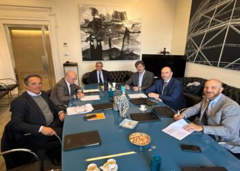 Un momento della consegna dei lavori da parte della direzione Anas all'impresa appaltante