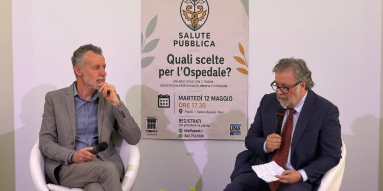 Un momento del dibattito. A sinistra Pellerucci