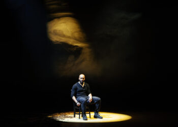 KOHLHAAS adapted from the original novella Michael Kohlhaas (1808) by Heinrich von Kleist;
adapted by Marco Baliani and Remo Rostagno;
Production photography;
Cast: Arinze Kene;
Directed by Omar Elerian;
Lighting and Smoke Effects Design: Jackie Shemesh;
Installation and Costume Design: Ana Ines Jabares-Pita;
Composition and Sound Design: Matthew Herbert;
A Brighton Festival Production;
Brighton Dome Corn Exchange, Brighton, UK;
May 2026;
Photo: Helen Murray
www.helenmurrayphotos.com