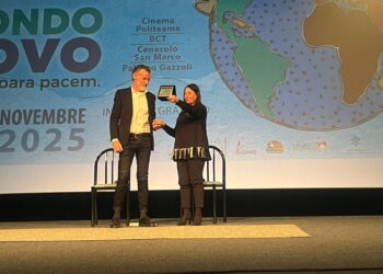 CECILIA MINIUCCHI MENTRE RITIRA UN PREMIO A TERNI