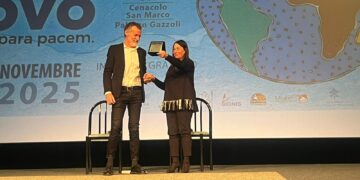CECILIA MINIUCCHI MENTRE RITIRA UN PREMIO A TERNI