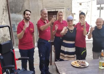Nella foto i ragazzi della Prociv Arci Narni con il loro Presidente,  per l'Associazione Lotta contro il cancro la dottoressa Mirena Angeli   ( Presidente dell'associazione) e l'insostituibile Giorgio Lucci ( Consigliere).