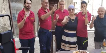 Nella foto i ragazzi della Prociv Arci Narni con il loro Presidente,  per l'Associazione Lotta contro il cancro la dottoressa Mirena Angeli   ( Presidente dell'associazione) e l'insostituibile Giorgio Lucci ( Consigliere).